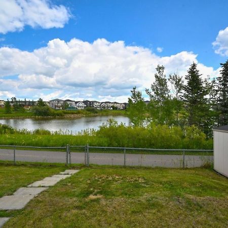 52-3 Bed Suite On Lake Central Ac By Airport Calgary Ngoại thất bức ảnh