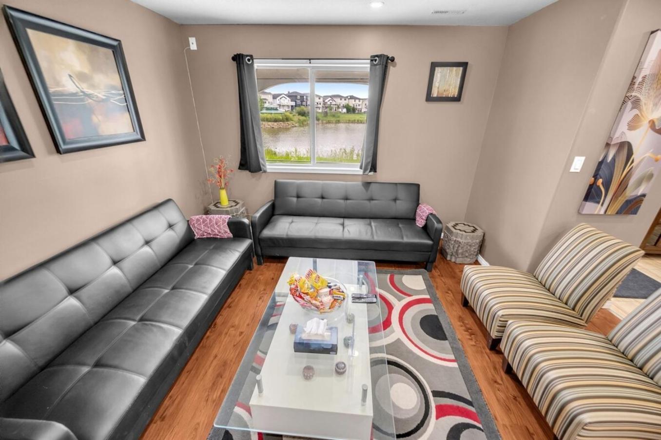 52-3 Bed Suite On Lake Central Ac By Airport Calgary Ngoại thất bức ảnh