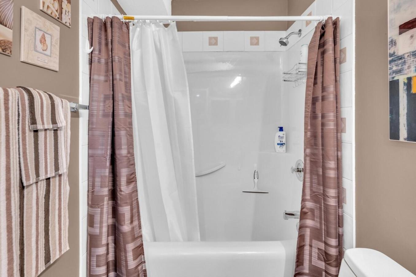 52-3 Bed Suite On Lake Central Ac By Airport Calgary Ngoại thất bức ảnh
