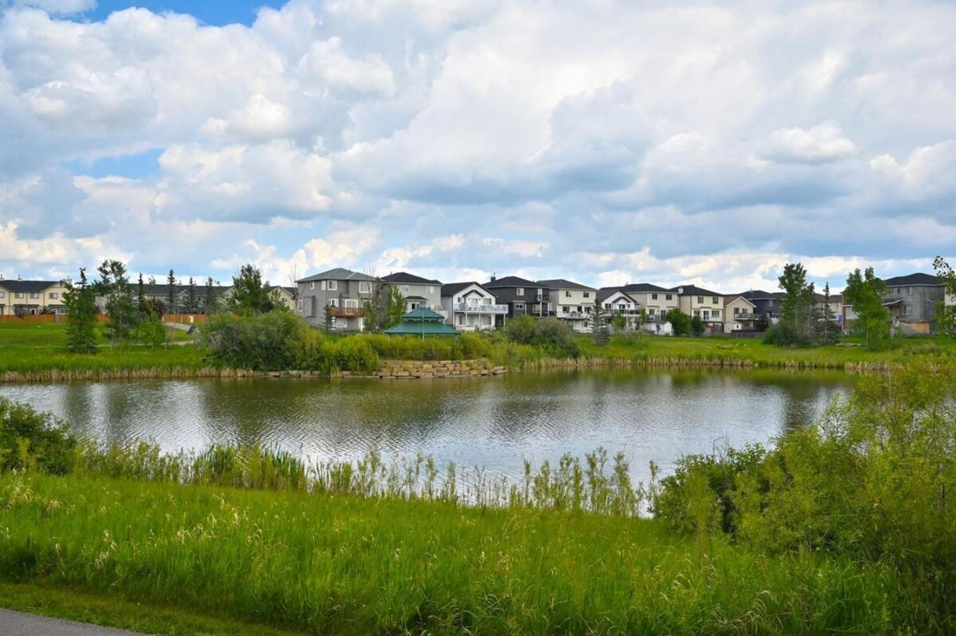 52-3 Bed Suite On Lake Central Ac By Airport Calgary Ngoại thất bức ảnh